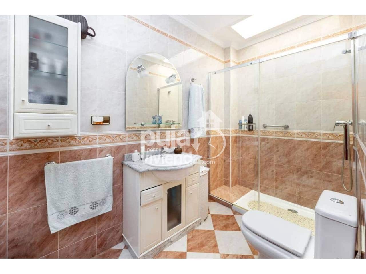 4 bedroom Townhouse for sale in Iznalloz with garage - € 199,000 (Ref: 9540881)