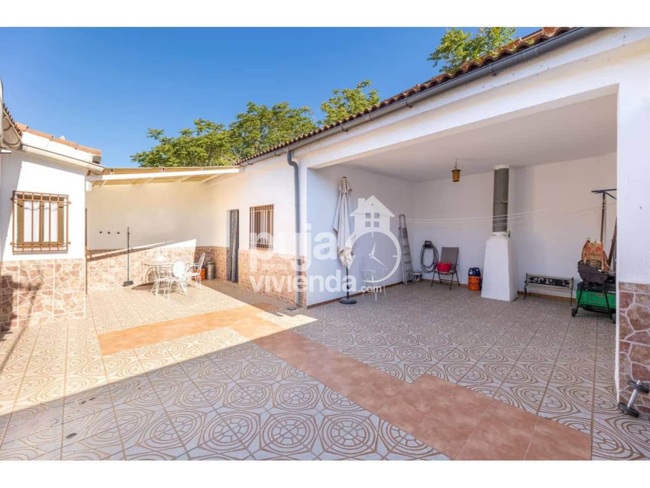 4 bedroom Townhouse for sale in Iznalloz with garage - € 199,000 (Ref: 9540881)