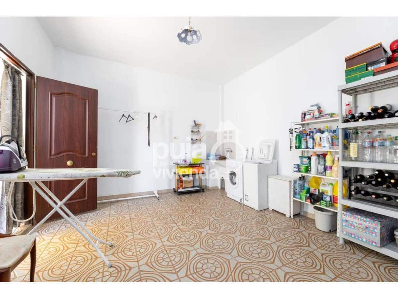 4 bedroom Townhouse for sale in Iznalloz with garage - € 199,000 (Ref: 9540881)