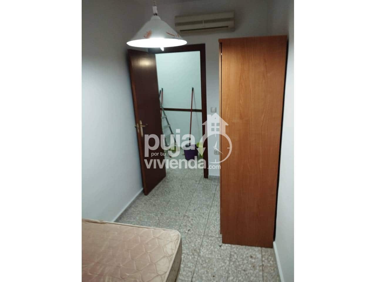 5 bedroom Apartment for sale in Camarena with garage - € 200,000 (Ref: 9561376)