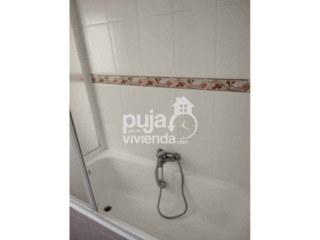 5 bedroom Apartment for sale in Camarena with garage - € 200,000 (Ref: 9561376)