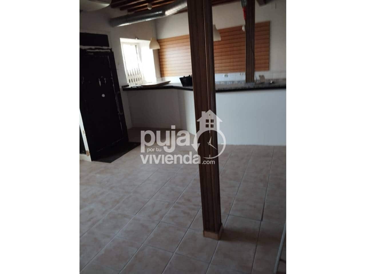 5 bedroom Apartment for sale in Camarena with garage - € 200,000 (Ref: 9561376)