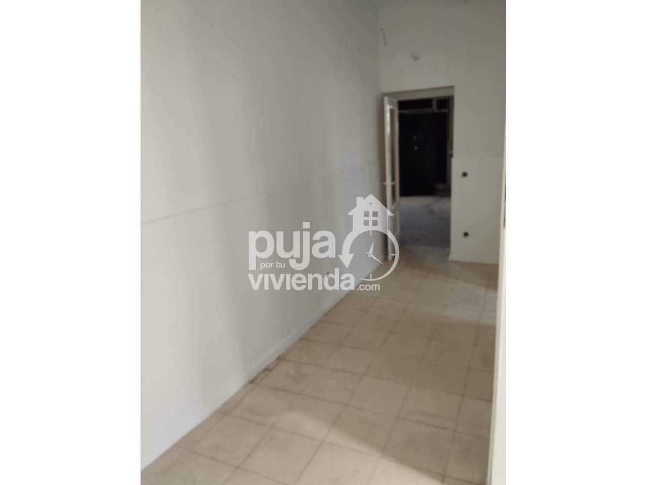 5 bedroom Apartment for sale in Camarena with garage - € 200,000 (Ref: 9561376)