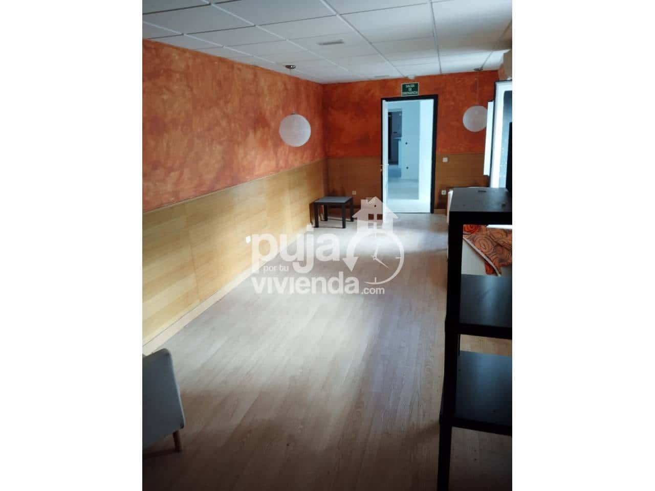 5 bedroom Apartment for sale in Camarena with garage - € 200,000 (Ref: 9561376)