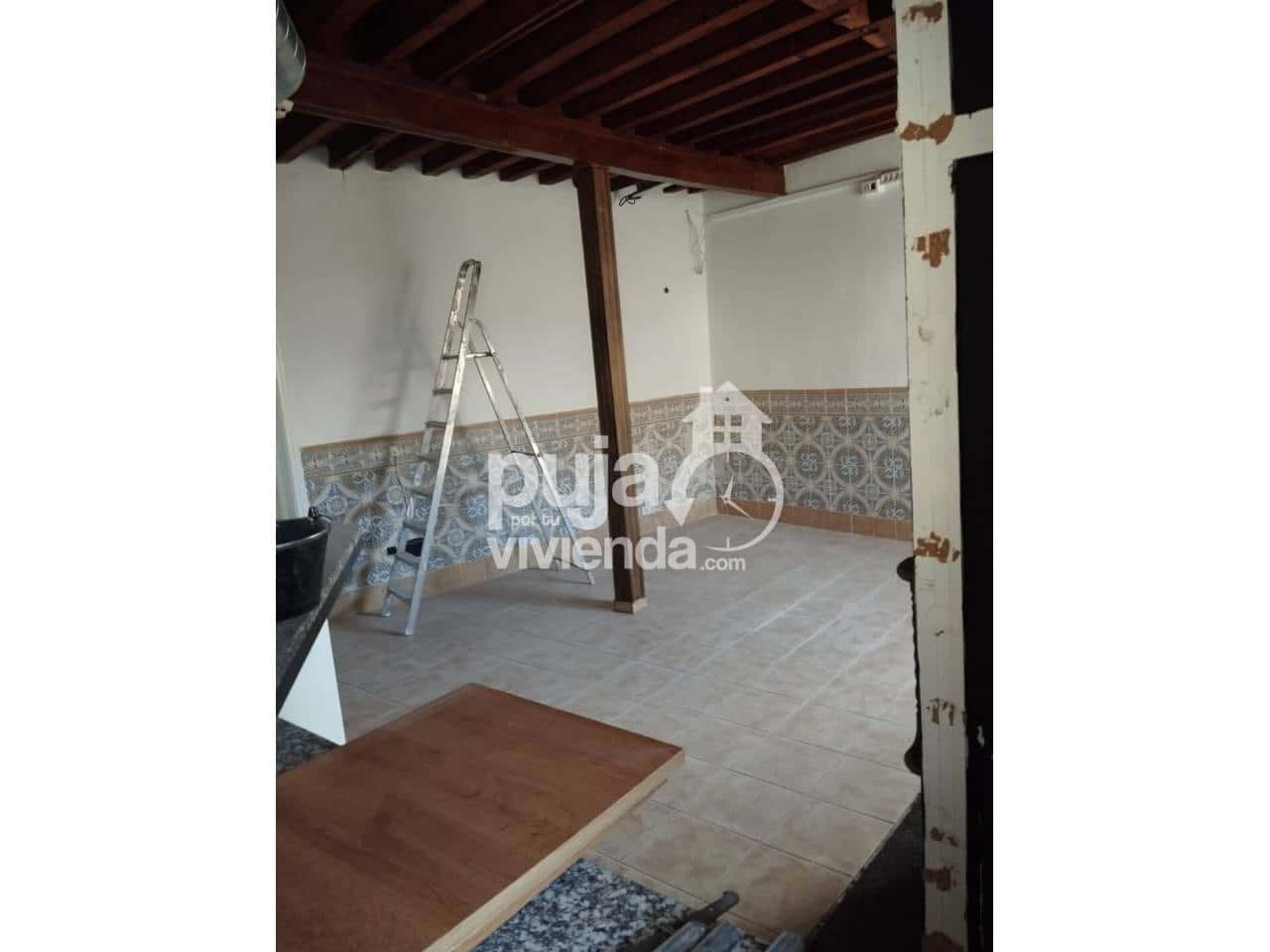 5 bedroom Apartment for sale in Camarena with garage - € 200,000 (Ref: 9561376)