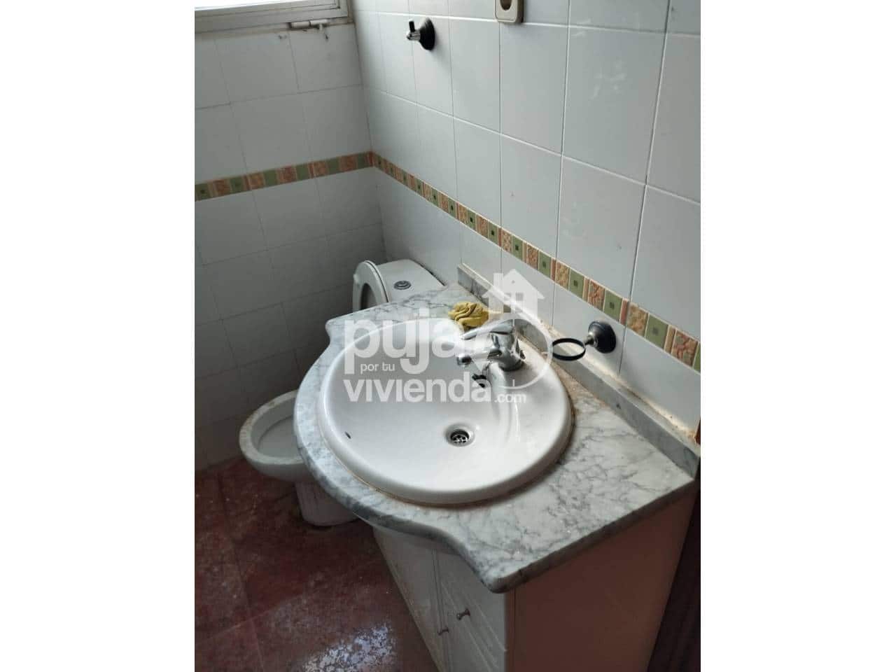 5 bedroom Apartment for sale in Camarena with garage - € 200,000 (Ref: 9561376)