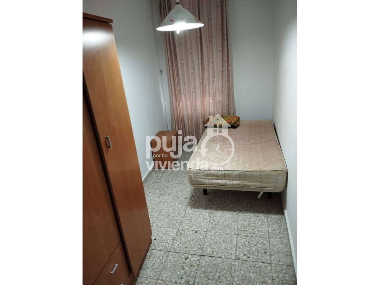 5 bedroom Apartment for sale in Camarena with garage - € 200,000 (Ref: 9561376)