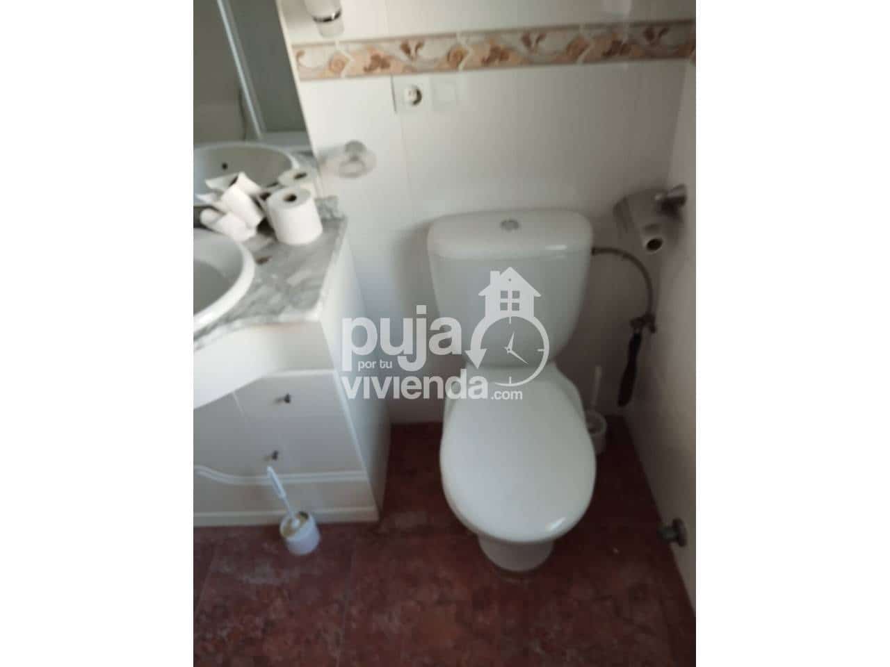 5 bedroom Apartment for sale in Camarena with garage - € 200,000 (Ref: 9561376)