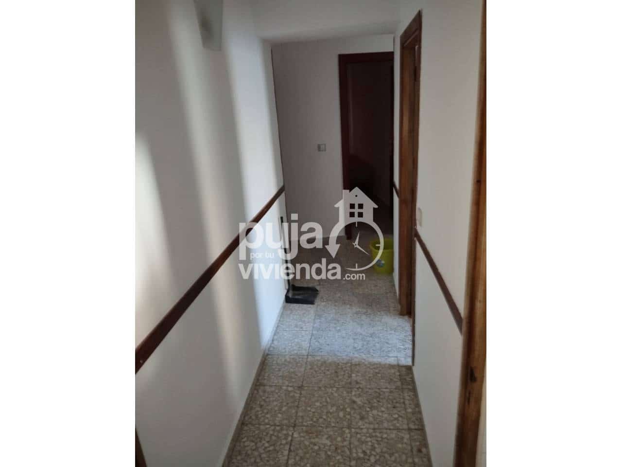 5 bedroom Apartment for sale in Camarena with garage - € 200,000 (Ref: 9561376)