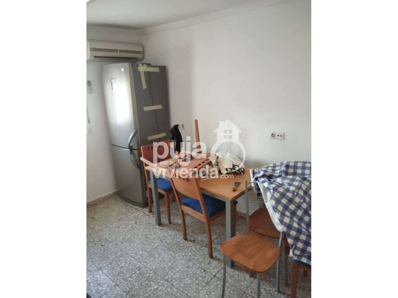 5 bedroom Apartment for sale in Camarena with garage - € 200,000 (Ref: 9561376)