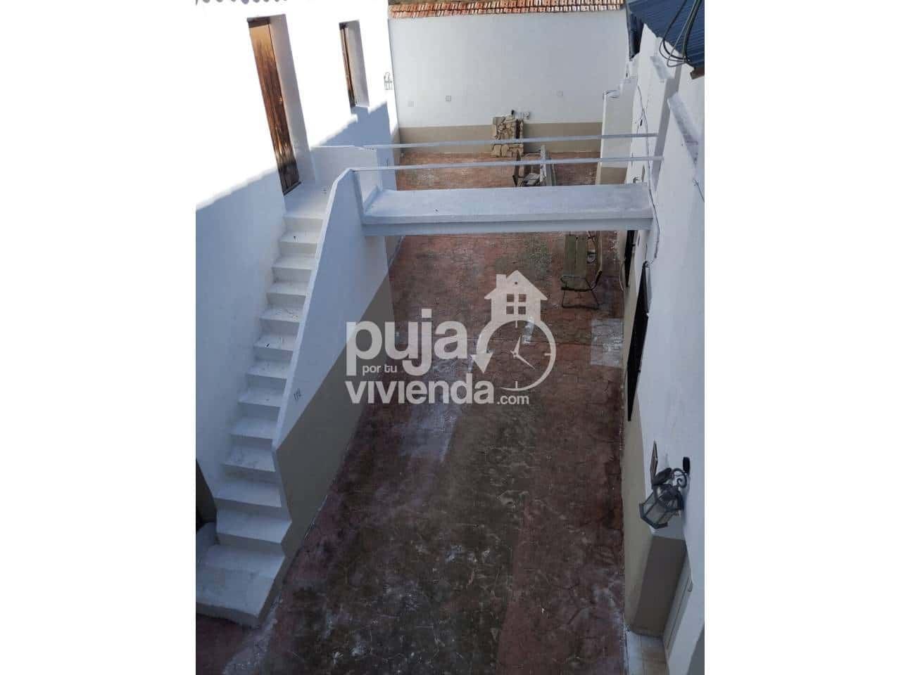 5 bedroom Apartment for sale in Camarena with garage - € 200,000 (Ref: 9561376)