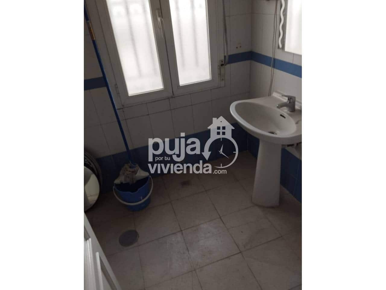 5 bedroom Apartment for sale in Camarena with garage - € 200,000 (Ref: 9561376)