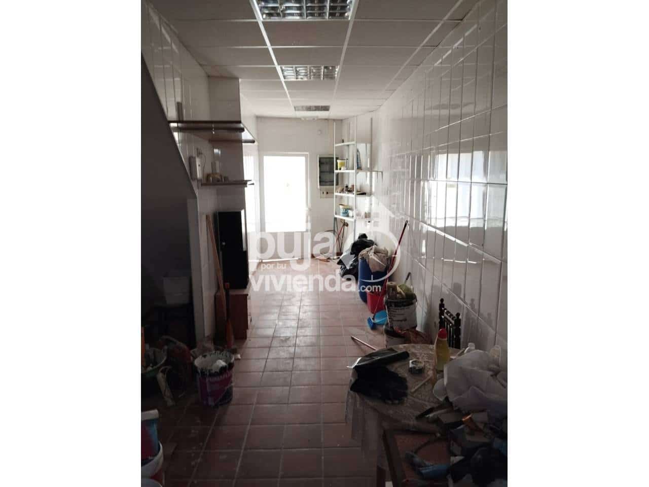 5 bedroom Apartment for sale in Camarena with garage - € 200,000 (Ref: 9561376)