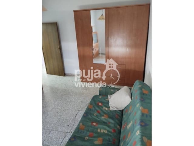 5 bedroom Apartment for sale in Camarena with garage - € 200,000 (Ref: 9561376)