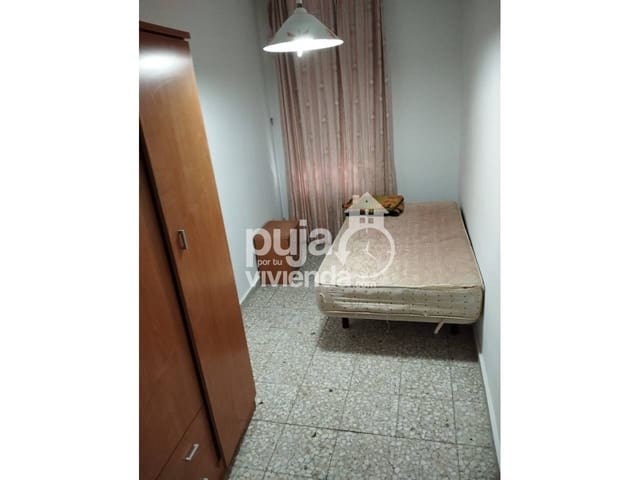 5 bedroom Apartment for sale in Camarena with garage - € 200,000 (Ref: 9561376)