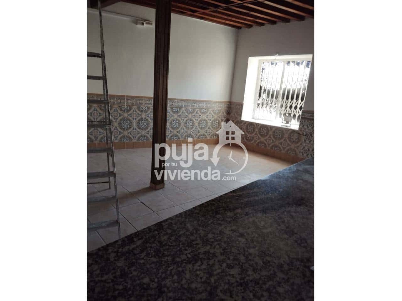 5 bedroom Apartment for sale in Camarena with garage - € 200,000 (Ref: 9561376)