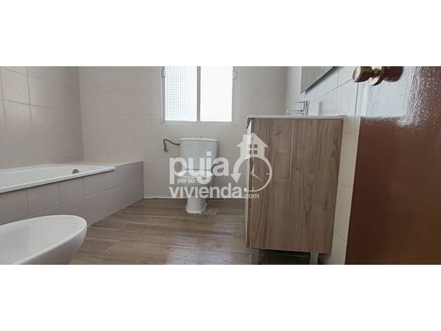 Casa de 4 habitaciones en Quesada en venta - 130.000 € (Ref: 9629488)