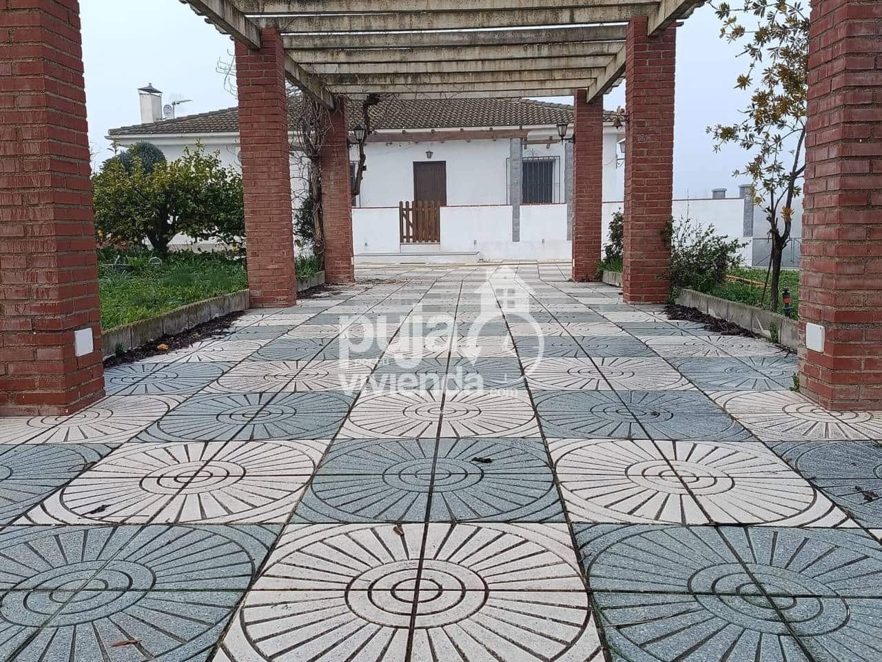 Chalet de 3 habitaciones en Moraleda de Zafayona en venta con piscina garaje - 320.000 € (Ref: 9665778)