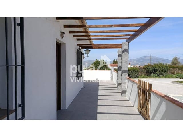 Chalet de 3 habitaciones en Moraleda de Zafayona en venta con piscina garaje - 298.900 € (Ref: 9697936)