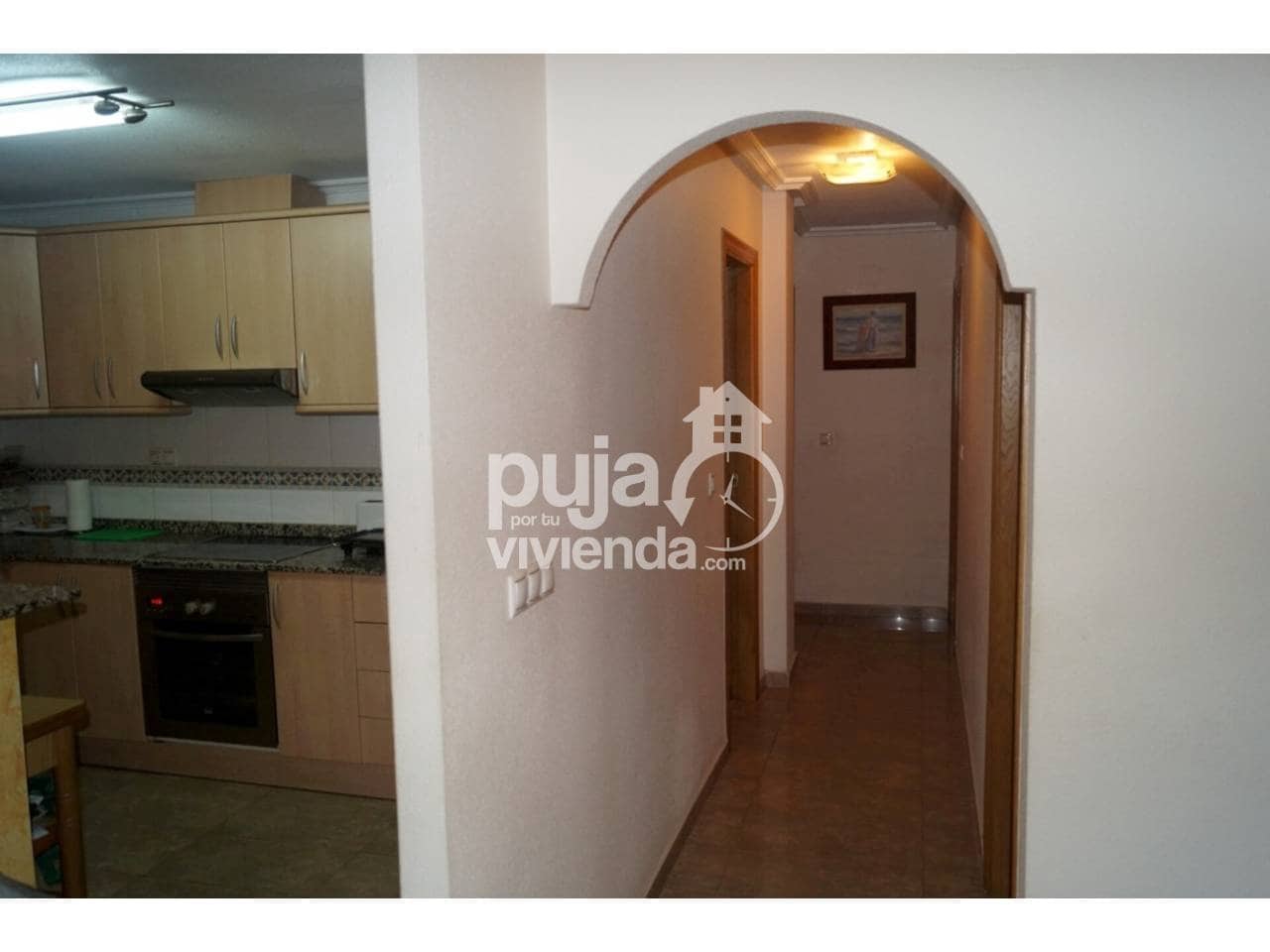 Piso de 4 habitaciones en Torrevieja en venta - 160.000 € (Ref: 9709459)