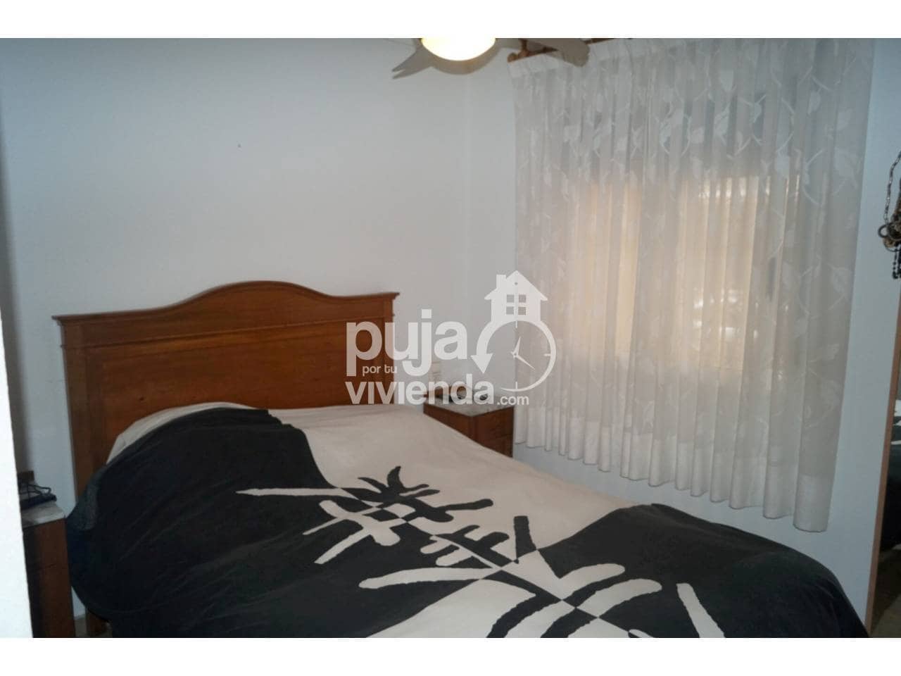 Piso de 4 habitaciones en Torrevieja en venta - 160.000 € (Ref: 9709459)