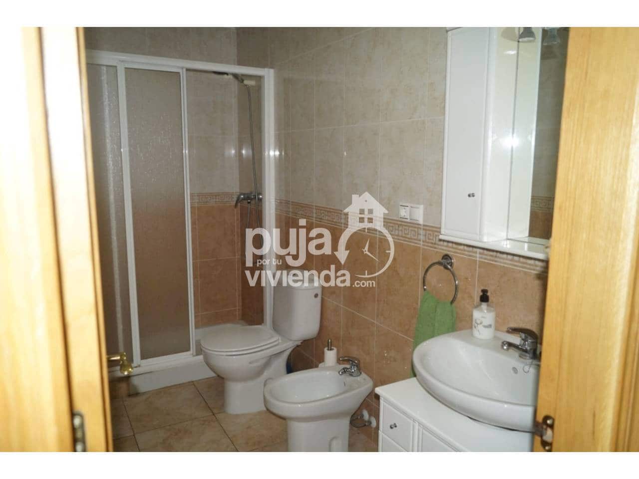 Piso de 4 habitaciones en Torrevieja en venta - 160.000 € (Ref: 9709459)