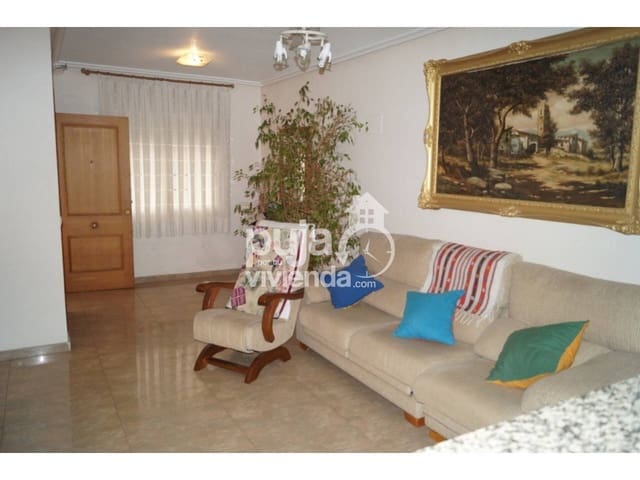 Piso de 4 habitaciones en Torrevieja en venta - 160.000 € (Ref: 9709459)