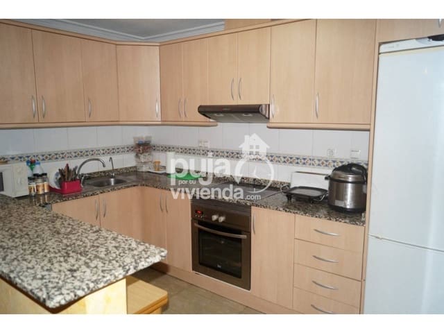 Piso de 4 habitaciones en Torrevieja en venta - 160.000 € (Ref: 9709459)