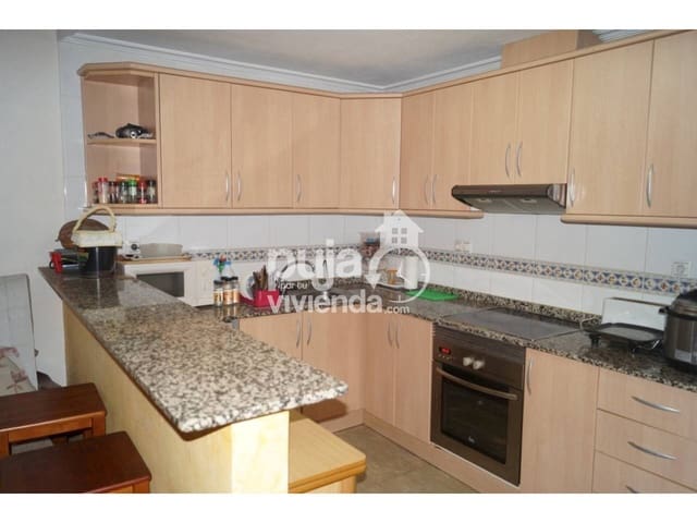 Piso de 4 habitaciones en Torrevieja en venta - 160.000 € (Ref: 9709459)