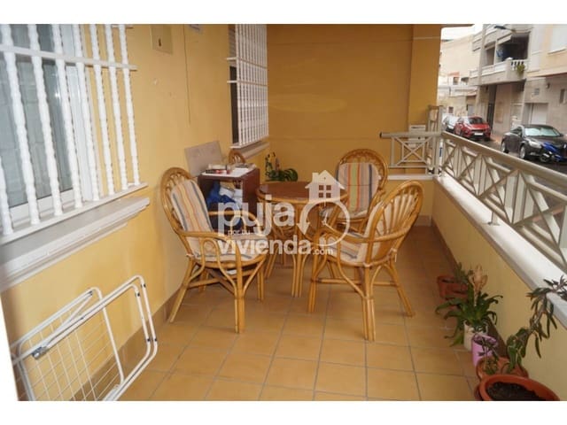 Piso de 4 habitaciones en Torrevieja en venta - 160.000 € (Ref: 9709459)