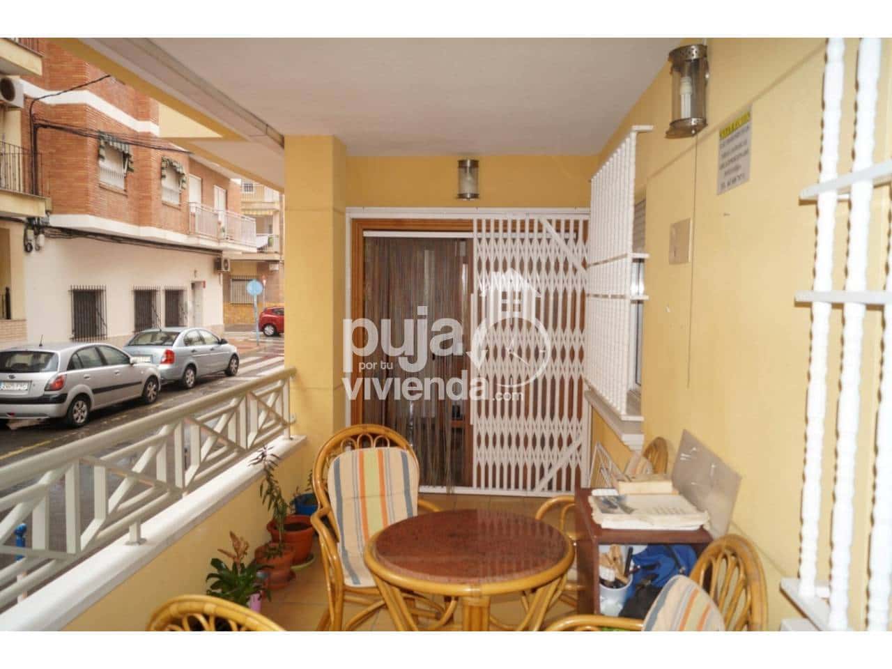 Piso de 4 habitaciones en Torrevieja en venta - 160.000 € (Ref: 9709459)