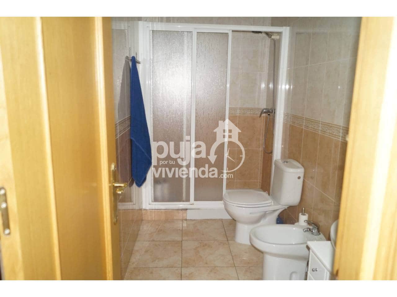 Piso de 4 habitaciones en Torrevieja en venta - 160.000 € (Ref: 9709459)