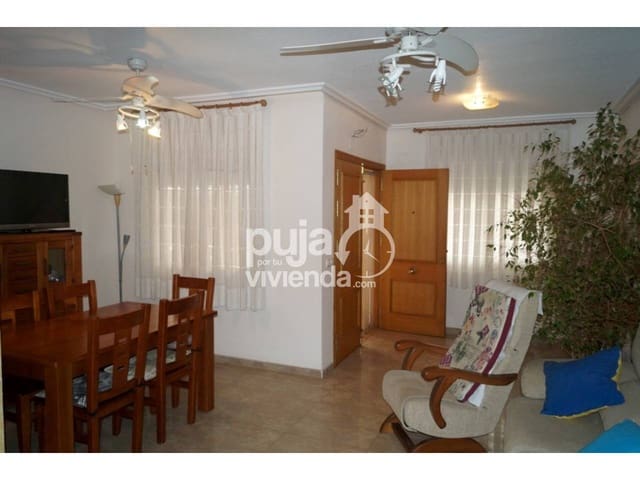 Piso de 4 habitaciones en Torrevieja en venta - 160.000 € (Ref: 9709459)