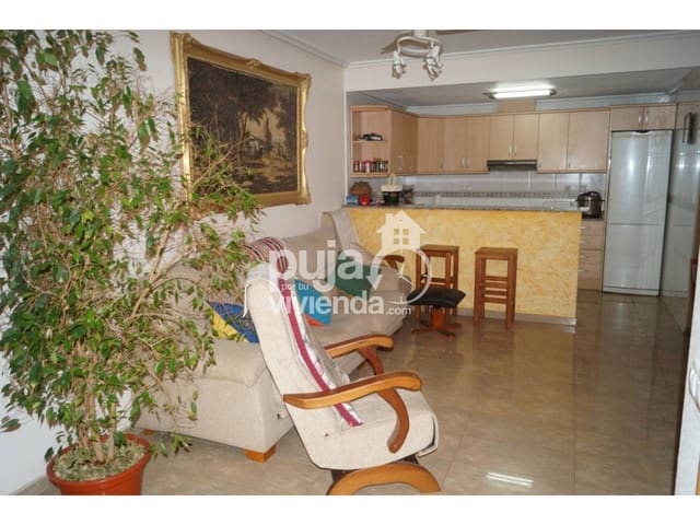 Piso de 4 habitaciones en Torrevieja en venta - 160.000 € (Ref: 9709459)