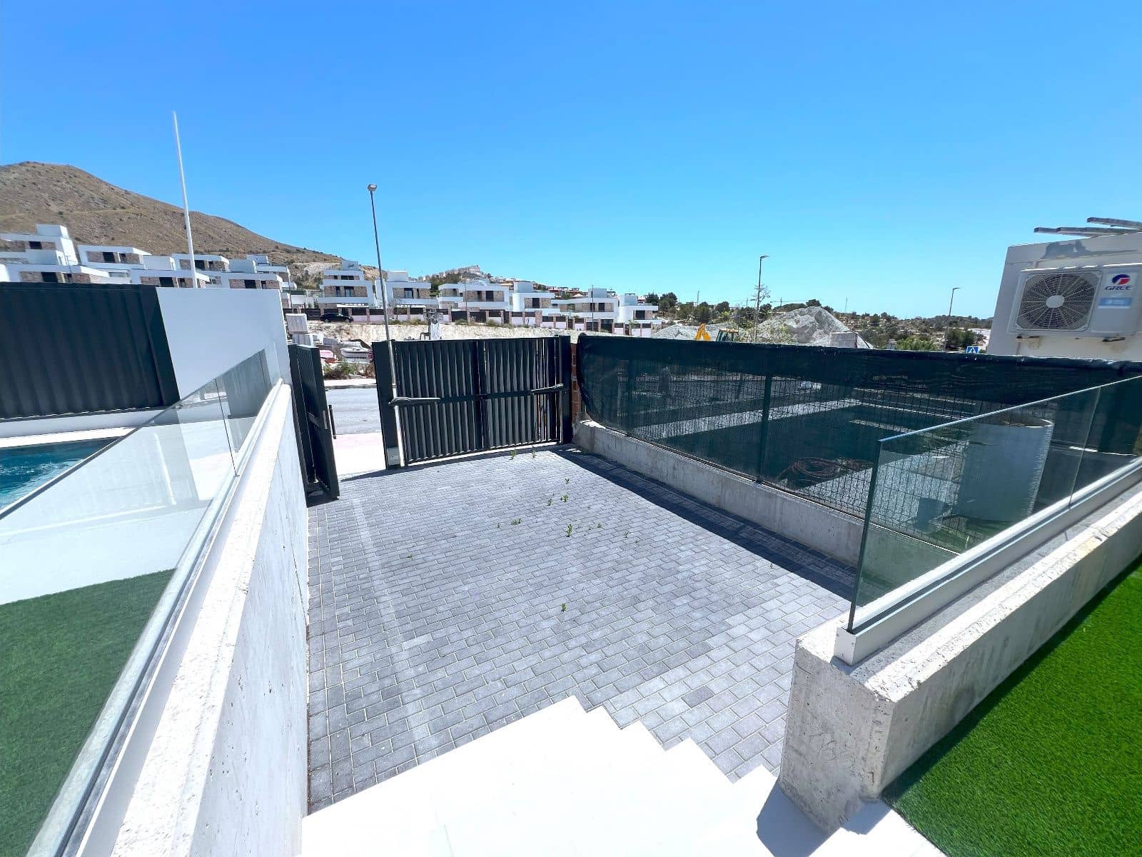 3 Zimmer Villa zu verkaufen in Cala de Finestrat mit Pool - 579.000 € (Ref: 9028359)