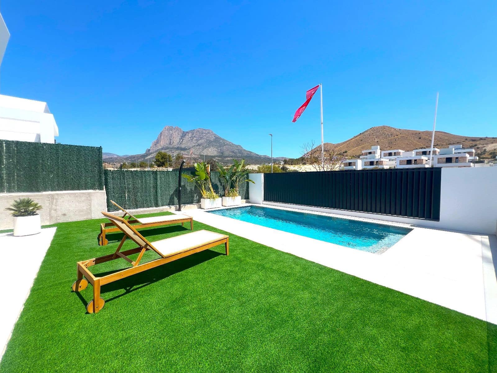 3 Zimmer Villa zu verkaufen in Cala de Finestrat mit Pool - 579.000 € (Ref: 9028359)