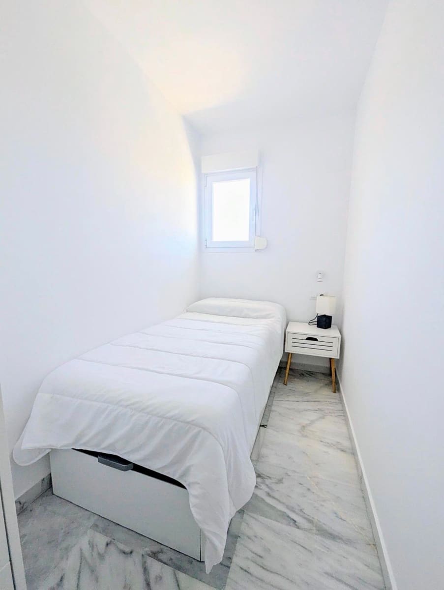 Piso de 2 habitaciones en Benidorm en venta con piscina garaje - 263.900 € (Ref: 9168859)