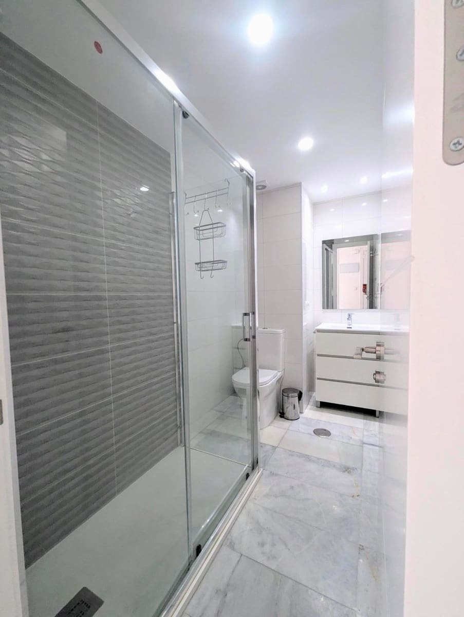 Piso de 2 habitaciones en Benidorm en venta con piscina garaje - 263.900 € (Ref: 9168859)