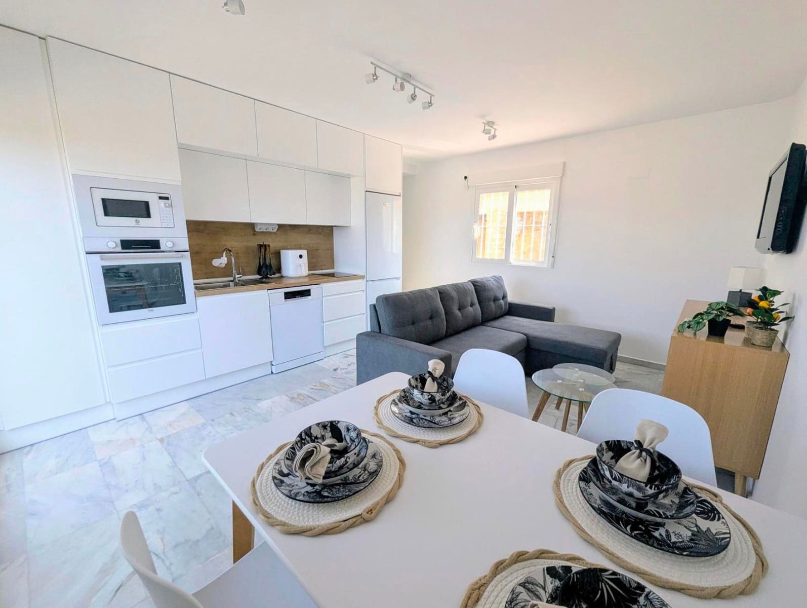 Piso de 2 habitaciones en Benidorm en venta con piscina garaje - 263.900 € (Ref: 9168859)