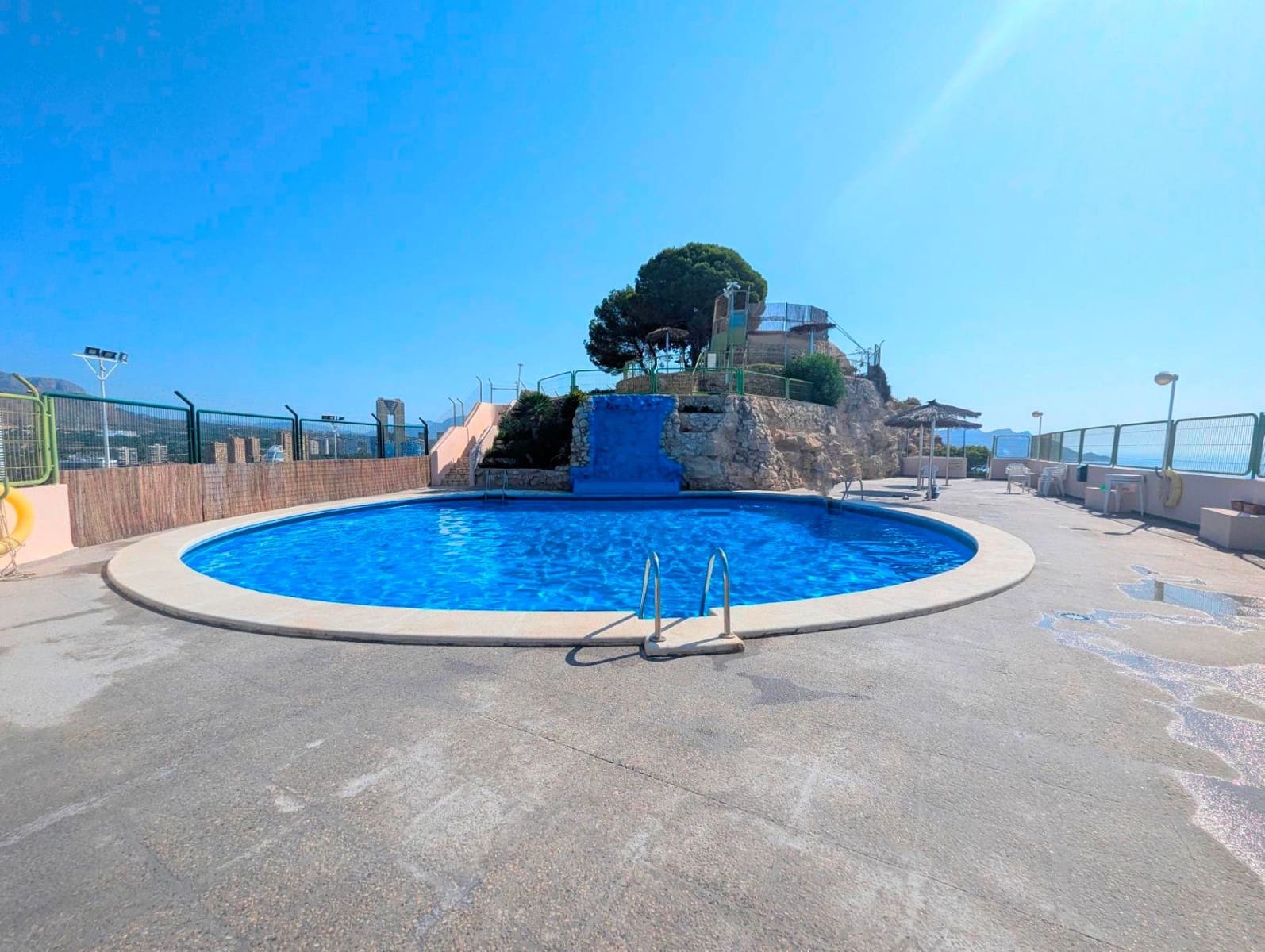 Piso de 2 habitaciones en Benidorm en venta con piscina garaje - 263.900 € (Ref: 9168859)