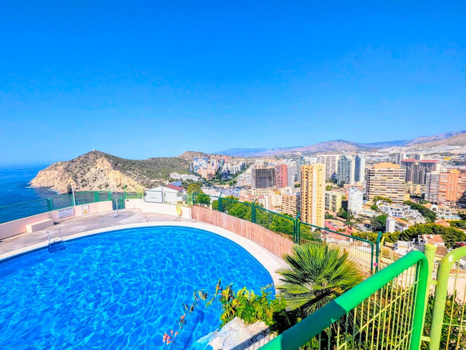 Piso de 2 habitaciones en Benidorm en venta con piscina garaje - 263.900 € (Ref: 9168859)
