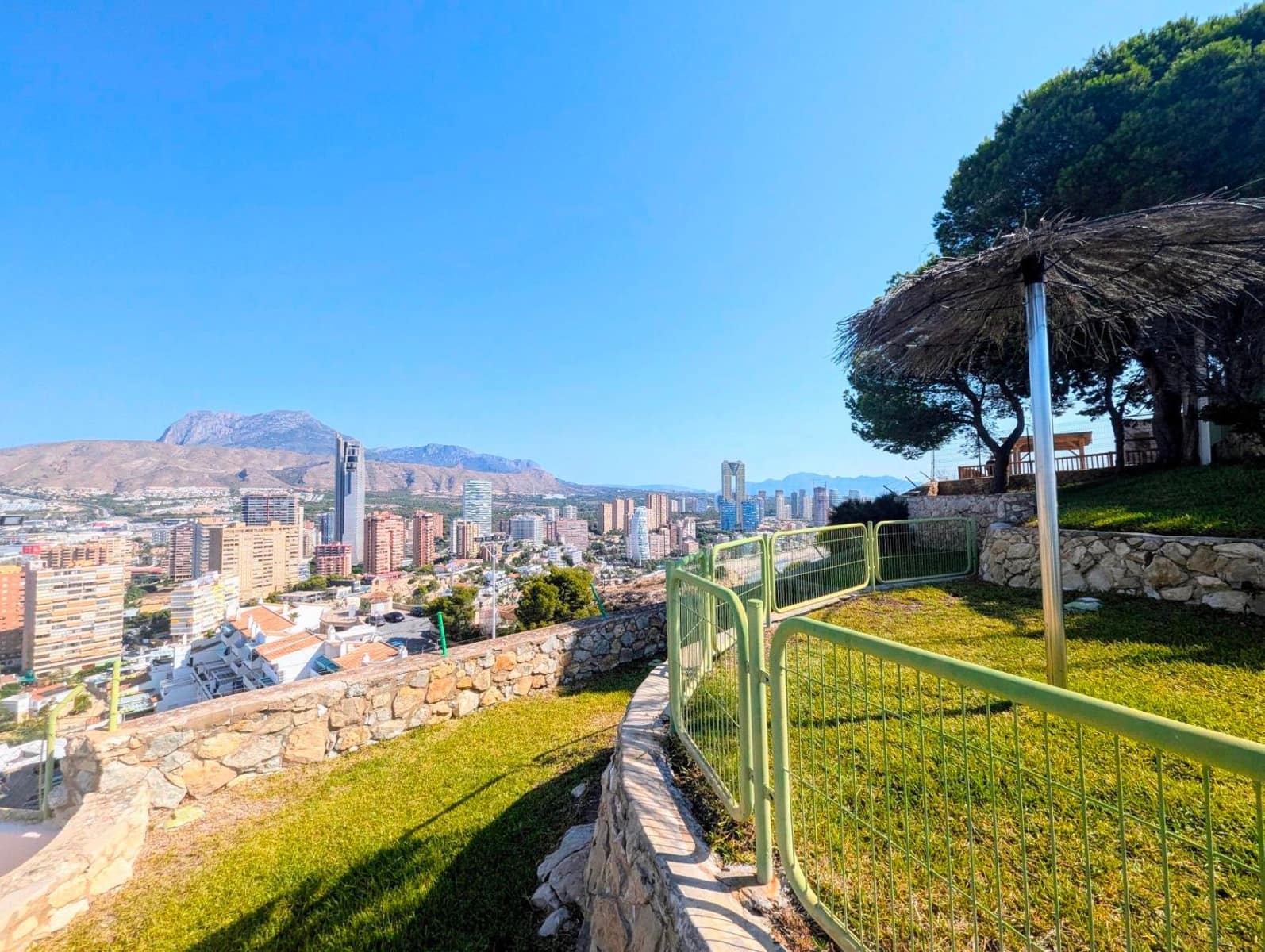 Piso de 2 habitaciones en Benidorm en venta con piscina garaje - 263.900 € (Ref: 9168859)