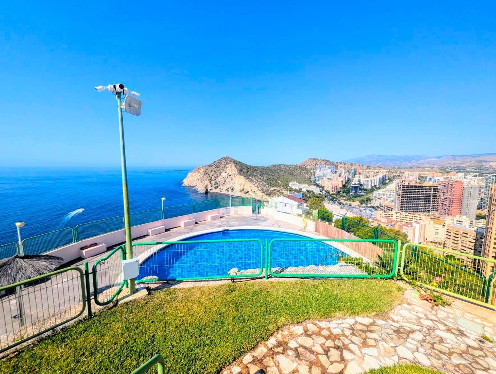 Piso de 2 habitaciones en Benidorm en venta con piscina garaje - 263.900 € (Ref: 9168859)