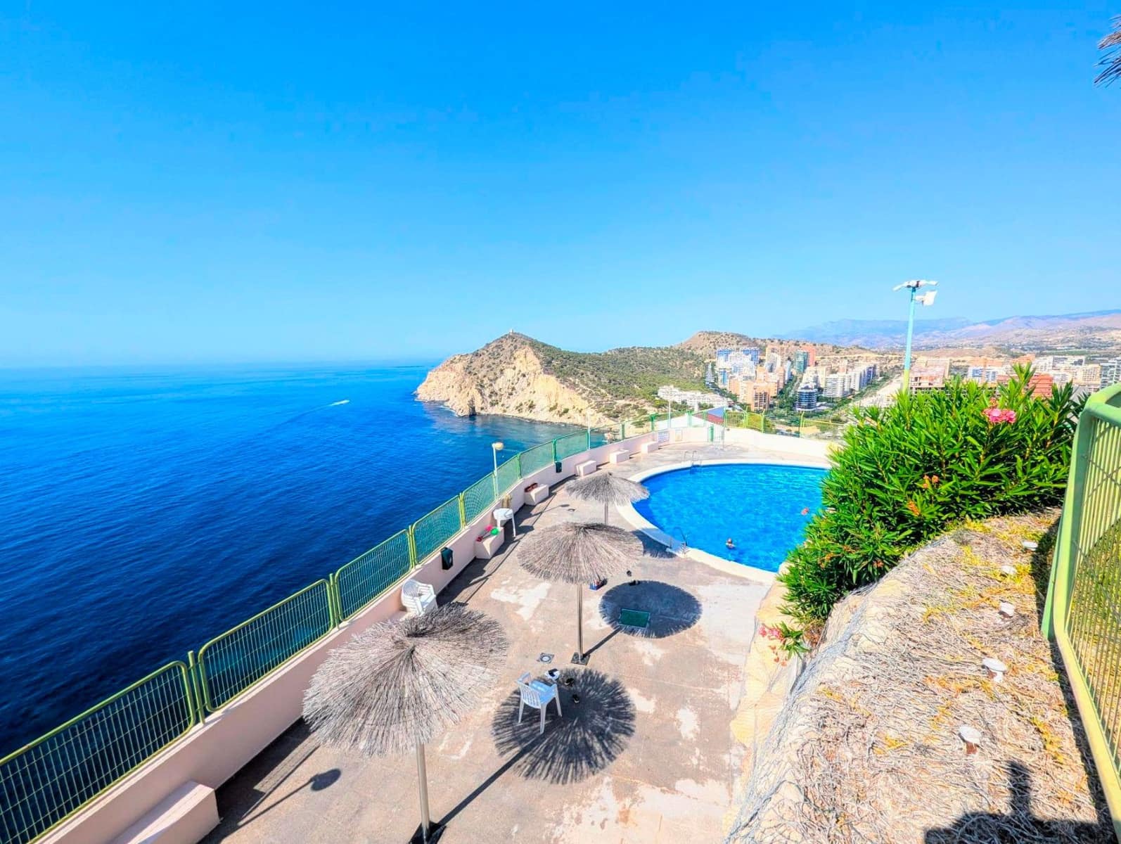 Piso de 2 habitaciones en Benidorm en venta con piscina garaje - 263.900 € (Ref: 9168859)