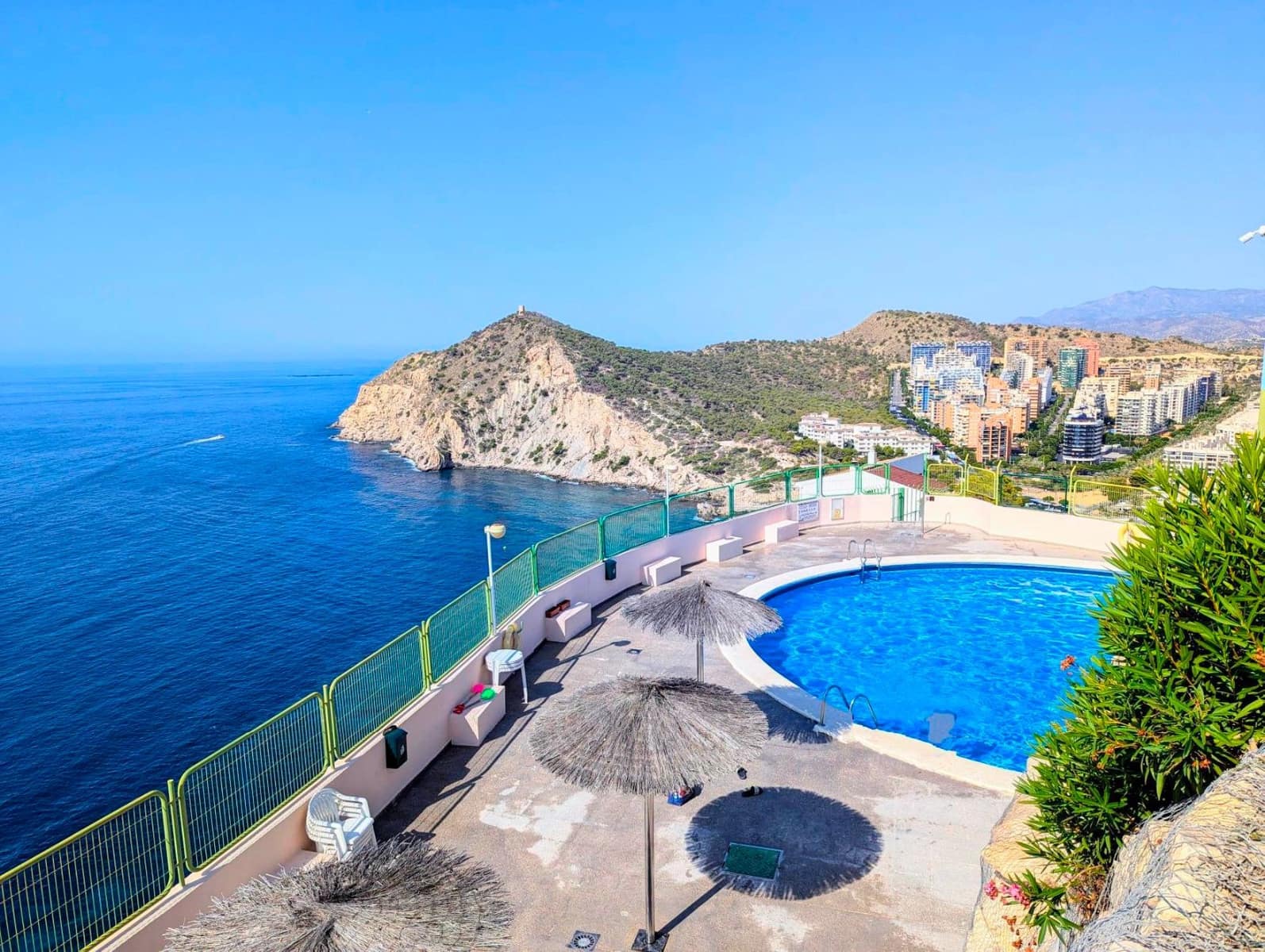 Piso de 2 habitaciones en Benidorm en venta con piscina garaje - 263.900 € (Ref: 9168859)