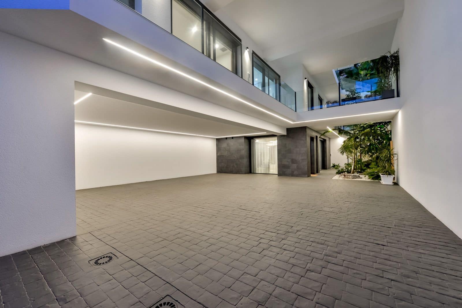 7 bedroom Villa for sale in Finestrat with pool garage - € 3,950,000 (Ref: 9199933)