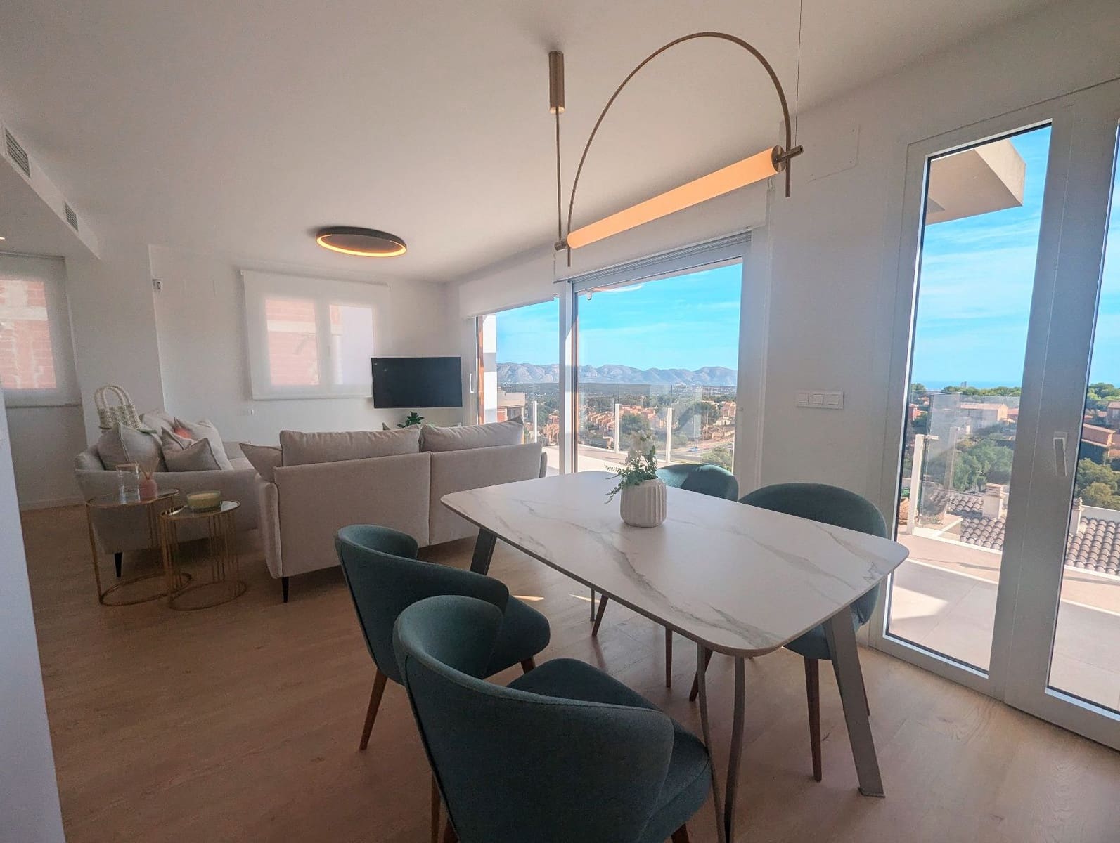 4 quarto Casa em Banda para venda em La Nucia com piscina garagem - 427 000 € (Ref: 9205731)