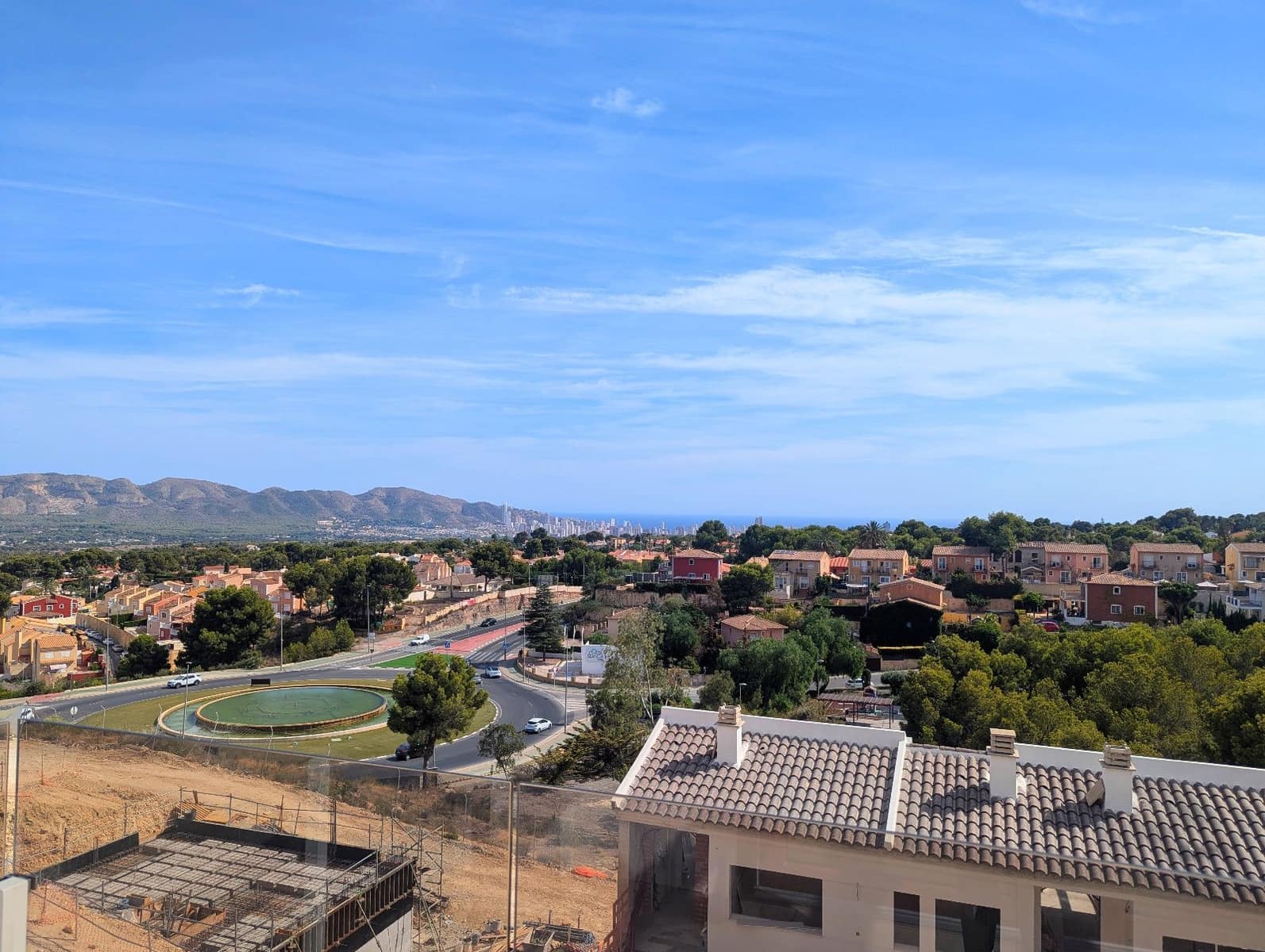 4 quarto Casa em Banda para venda em La Nucia com piscina garagem - 427 000 € (Ref: 9205731)