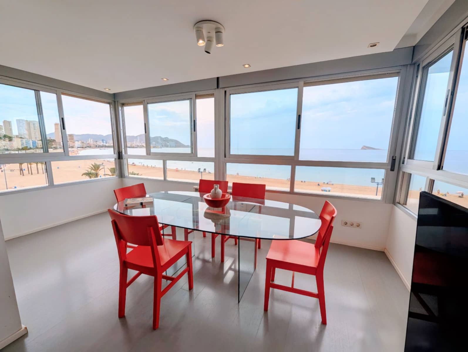 Appartement de 3 chambres à louer à Benidorm avec piscine - 1 500 € (Ref: 9207506)
