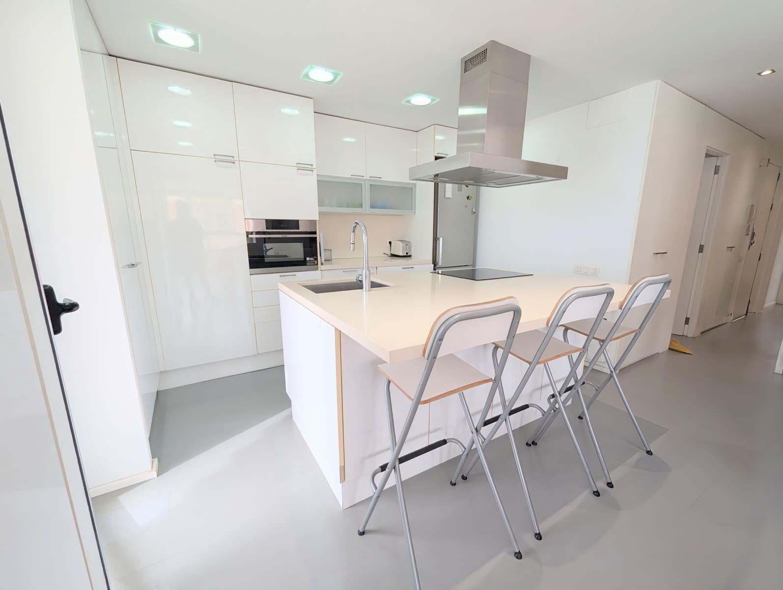 Appartement de 3 chambres à louer à Benidorm avec piscine - 1 500 € (Ref: 9207506)